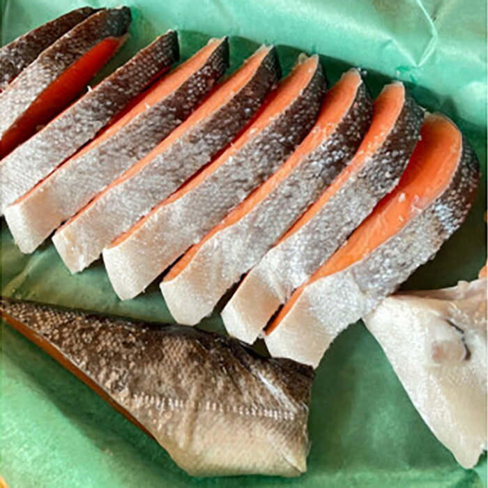 【ふるさと納税】厚切り銀鮭 半身1枚 約10枚切【選べる中辛・甘口 】 | 鮭 塩鮭 サケ 焼き魚 魚 おつまみ 惣菜 海鮮 珍味 お取り寄せ 御中元 お中元 お歳暮 父の日 母の日 贈り物 日本酒 焼酎 神奈川県 小田原市