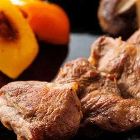 【毎月定期便】北海道産の希少な豚ハラミ 200g×5パック 計1kg 焼肉 BBQにも最適　全3回_小分け 豚肉 豚 ホルモン ハラミ 国産 焼肉 焼き肉 アウトドア キャンプ BBQ bbq 手切り