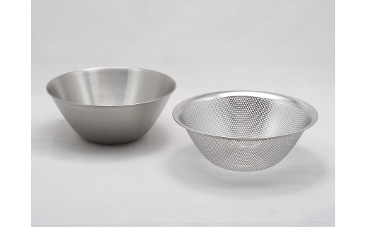柳宗理デザイン ボウル19cm & パンチングストレーナー19cm 2点セット FC010326 【 キッチン用品 調理器具 キッチンツール ステンレス ボウル ざる パンチング セット 燕 燕市 燕三条 】