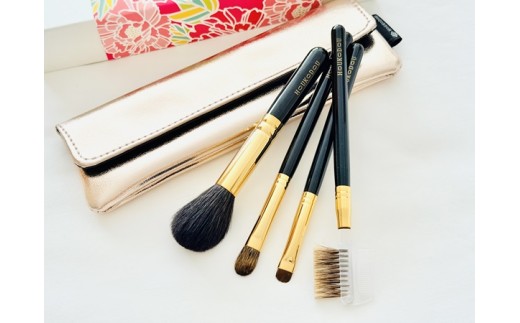 熊野化粧筆 宙高級ブラシ4本セット＆ケース 熊野筆ほうこどう【メイクブラシ 化粧筆 チークブラシ  アイシャドーブラシ 熊野筆 伝統工芸 職人技 高級筆 セット ケース ギフト 贈り物】27-222