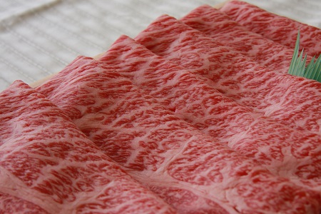 奥出雲和牛肩ロースすきやき用550g 【肉質日本一 しまね和牛 贈答用 霜降り 冷蔵 チルド 日時指定Ｂ-8】