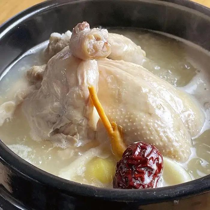 【福岡市】サムゲタン丸鶏とお粥４個セット【配送不可：伊豆諸島（内、式根島・利島・御蔵島・青ヶ島）及び小笠原村（小笠原諸島）】 | 食品 加工食品 人気 おすすめ 送料無料 国産鶏 鶏白湯 サムゲタン 