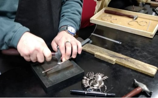 彫金 シルバー 槌目バングル 制作 体験 コース 1名 シルバー950 SILVER  アクセサリー ジュエリー ペア シンプル 一点もの かわいい おしゃれ プレゼント ギフト 贈り物 ふるさと納税