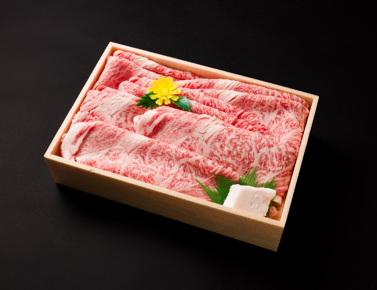 【幻の神戸ビーフ】黒田庄和牛 すき焼き用 ロース 満腹900g （50-5）