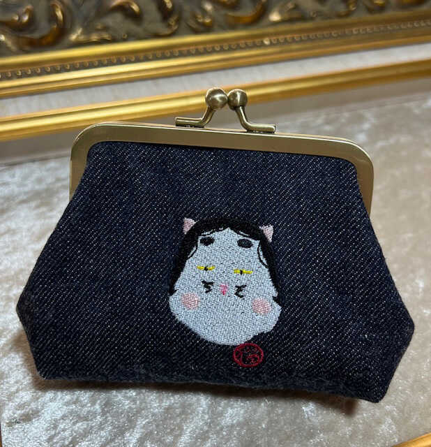 【ふるさと納税】 動物愛護 がま口ポーチ おかめにゃん インディゴ 吉富町/猫山商事[BGBE004] 岡山デニム デニム生地 がま口 がまぐち ポーチ カードケース 小銭入れ キーケース 小物入れ ハンドメイド 雑貨 アニマル 動物保護 保護猫 保護犬 かわいい 人気 おすすめ