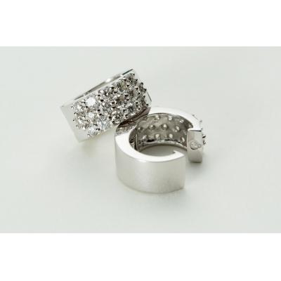 ふるさと納税 甲府市 【ジュエリーの街、山梨県甲府市】ダイヤ0.64ct K18WGピアリング　LE358W |  | 01