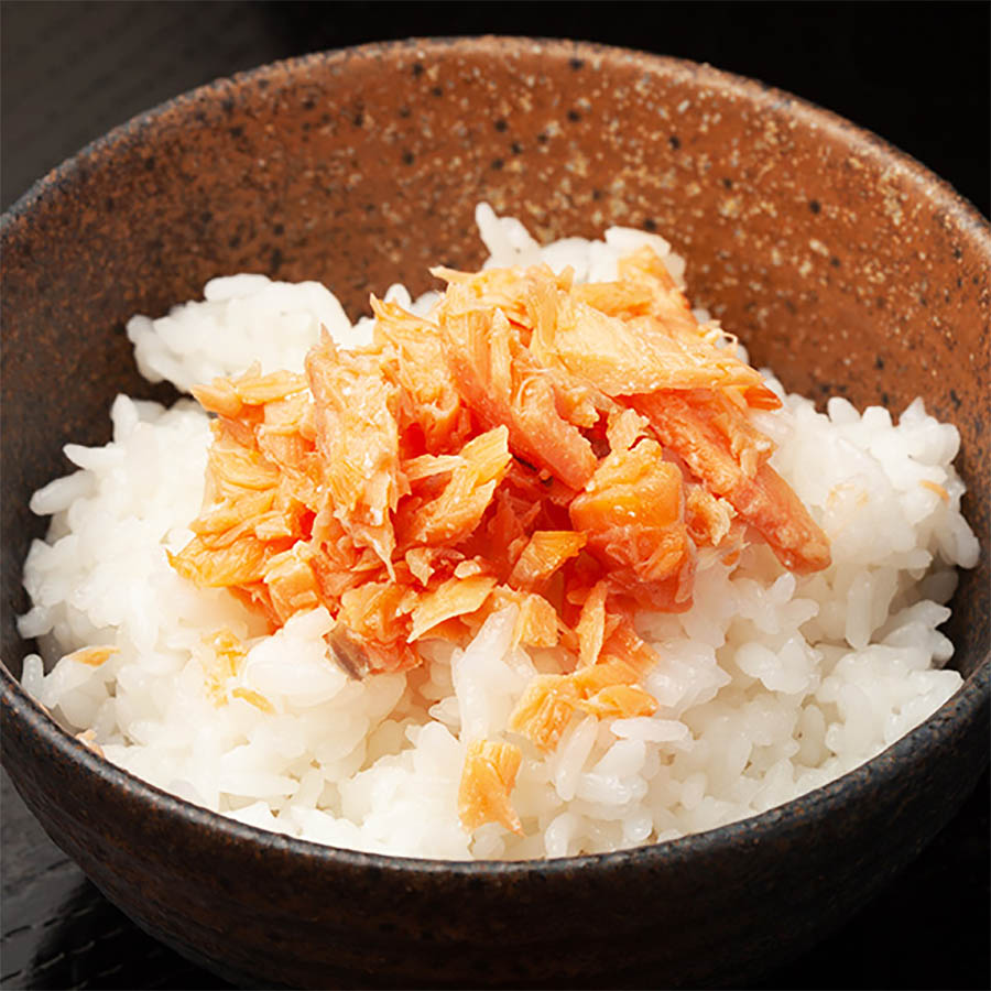 ＜加藤水産＞いくら醤油漬け・鮭ほぐし　豪華親子セット(いくら醤油漬け80ｇ×2個/鮭ほぐし180ｇ)