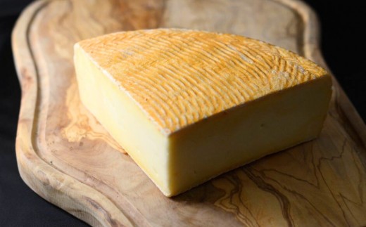 
                  CHEESE STAND【数量限定！】東京セミハードチーズホール1/4サイズ
                