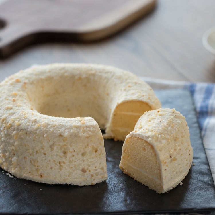 
                  ツッカークランツ（大）    高砂市　ホーゲル　幸せの味　　砂糖の王冠　こだわり製法　バタークリーム　上品　懐かしい味
                