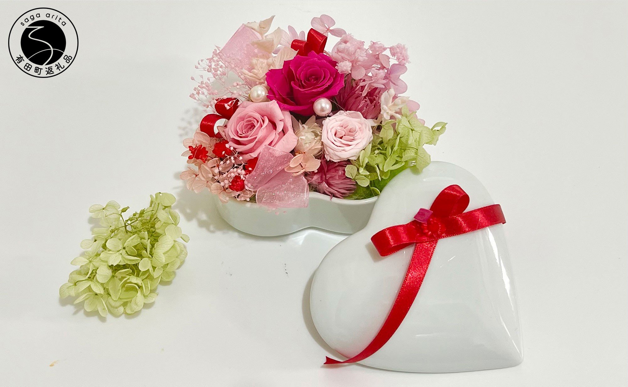 
            有田焼 ハート型蓋付き花器 ホワイト【フラワースポット ベルローズ】プリザーブドフラワー ギフト プレゼント 35000円 3.5万円 A35-663
          