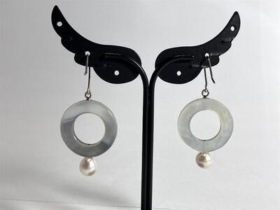 あこや真珠/黒蝶シェルピアス