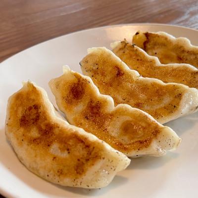 ふるさと納税 小樽市 あおぞら銭函3丁め　北海道餃子と特製レアチーズケーキセット |  | 01