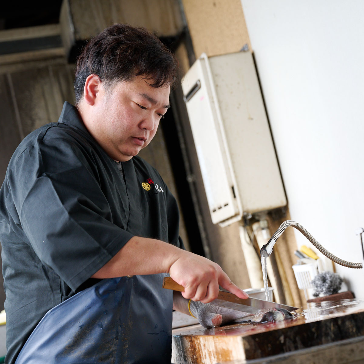 【職人手焼き】国産特大うなぎ蒲焼2尾（1尾あたり約170g前後）【国産 特大 うなぎ 鰻 ウナギ ふっくら 柔らか 鰻重 きざみ鰻 うなぎのせいろ蒸 タレ付 弁当】(H097113)