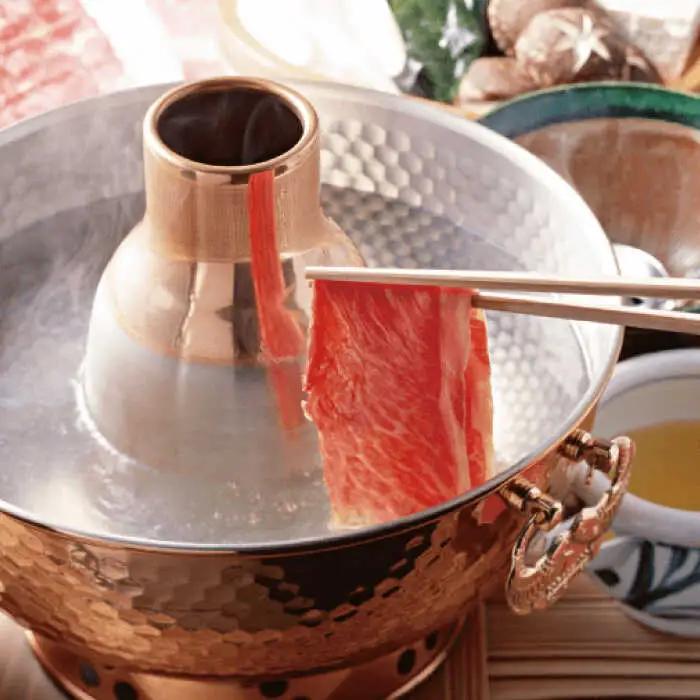 【全3回定期便】A5ランク 佐賀牛 すき焼き しゃぶしゃぶ モモ 計1.2kg（200g×2パック×3回） / 佐賀県 / 株式会社ナチュラルフーズ [41AFAB013]