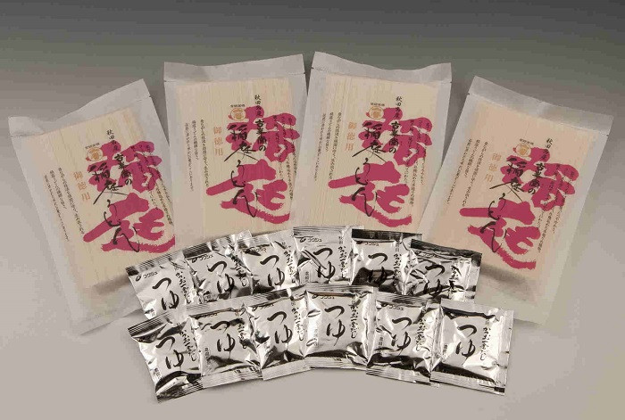 
            稲庭うどん 300g×4袋、つゆ付【(株)稲庭古峯堂】[K1001]
          