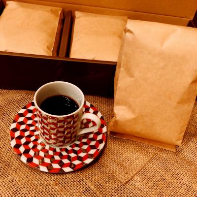 ふるさと納税 府中市 【自家焙煎珈琲工房　南方郵便機】ハイロースト コーヒー豆3種セット【※こちらは豆のセットです】