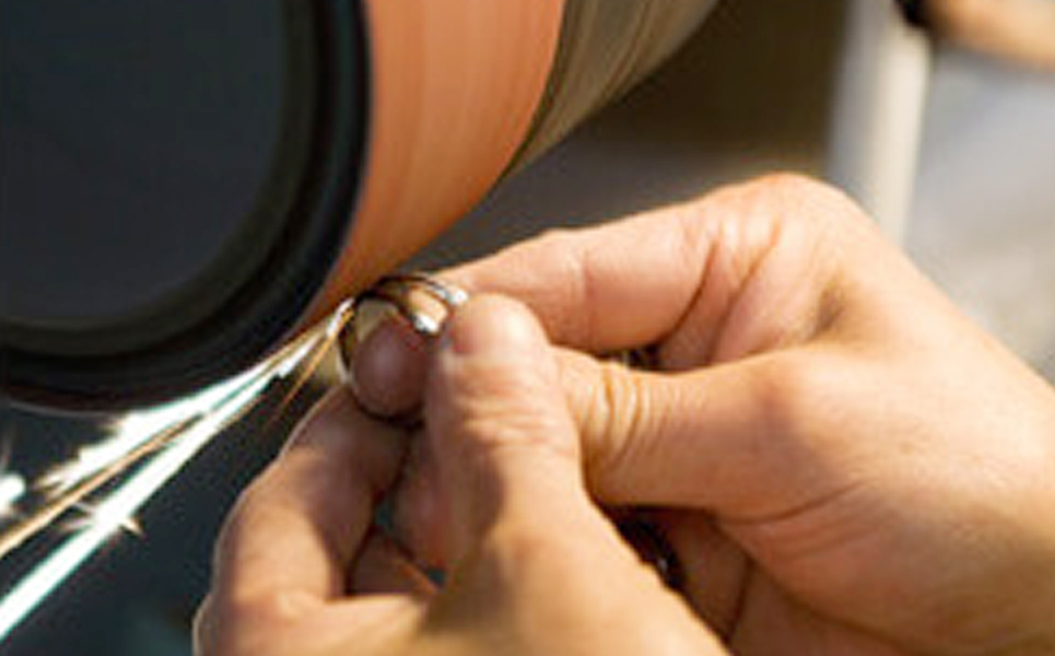 [leger（レジエ）] 純チタンペンダント ハート＆リボン【085P018】