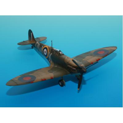 ふるさと納税 鞍手町 イギリス空軍の主力戦闘機　スピットファイアMk.1(スケールモデル完成品)