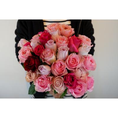 ふるさと納税 中野市 長野県中野市「バラのまち」の花束 (バラの花:30〜35本 ラッピングなし) |  | 01