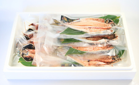 アジ 笹の葉干物あじ 大サイズ 8枚 約2kg 創業90余年 【丸安】 アジの干物 あじの干物 笹の葉干物 アジ あじ 高級干物 干物専門店 アジ干物 和食 老舗 厳選 ひもの 小分け 大容量 魚 焼