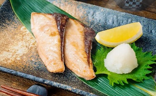 北海道産 【 骨なし切身 】 活〆ブリ切身セット3D冷凍 約600g（300g程度×2パック） 【 2026年7月上旬より順次発送予定 】 鰤 切身 骨 一口サイズ 照り焼き 竜田揚げ 冷凍 魚 魚類