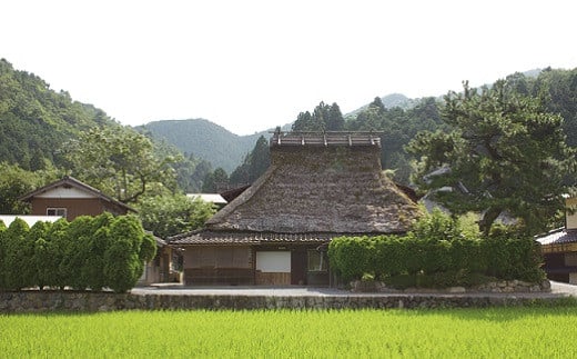 
京都・美山町 美山FUTON＆Breakfast 囲炉裏鍋付茅葺き古民家 宿泊ペアプラン[髙島屋選定品］370N399
