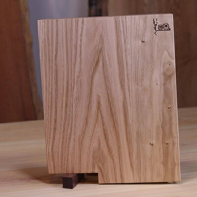 【ふるさと納税】まな板 栗 くり スタンド付き 大 ウォールナット取手 30 × 25cm 厚み 2.4cm 木製まな板 木製 無垢材 天然無垢材 自立 ステンレスキャップ キッチン用品 台所用品 調理器具 食器 雑貨 日用品 工芸品 香川県 綾川町