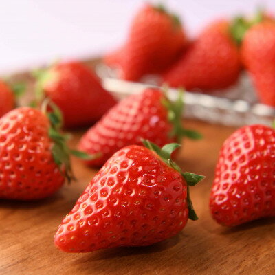 【ふるさと納税】静岡県磐田市 いちご食べ比べ きらぴ香 紅ほっぺ 約260g 各1パック【配送不可地域：離島・北海道・沖縄県】【1640748】