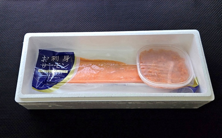 エゾバフンウニ塩水パック150g×1P、いくら醤油漬け(鱒卵)150g×1P、お刺身サーモン300g～500g(1～3本)[11月下旬以降発送] E-71043