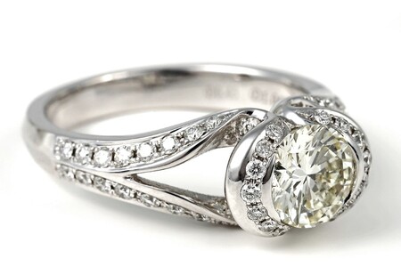 【一点もの】ベリーライトイエローダイヤモンド（1.047ct）K18WGリング　R67　K05098-H