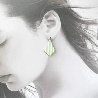 ふるさと納税 茅ヶ崎市 ArtOpus. イヤリング ストライプ ディアマンテ ラクリマ W L緑 湘南 茅ヶ崎市 陶磁器 |  | 01