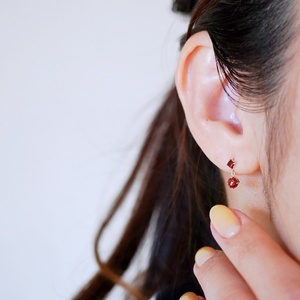 【ジュエリー】K10 イエローゴールド ガーネット 揺れる ピアス 保証書付 SR-2012 242-003-b