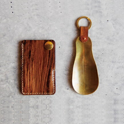 【ふるさと納税】 SHOE HORN / 「 LEATHERS by Kei Arabuna 」 靴べら 革 ケース 手作り 革 小物 陶器 焼き物 食器 工芸品 伝統 工芸 お中元 お歳暮 ギフト 小松市 石川県 058002【KEI ARABUNA ART STUDIO】