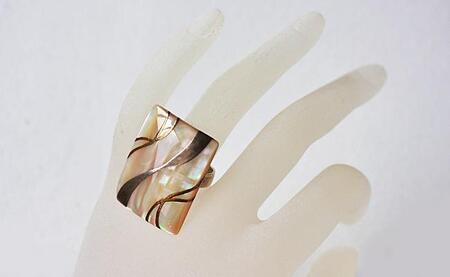 夜光貝を素材にした「リング」貝工房かざはな【RS-9】