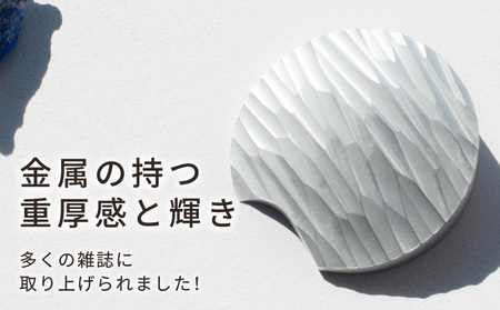金属の塊から削り出された、石器のような開梱ナイフ「ＯＯＰＡＲＴＳ－001」・S040