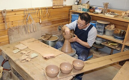 FKK19-610_国指定伝統的工芸品「小代焼」【桐箱入】　組湯呑(2個)　（中）口径8cm、（小）口径7.5cm  熊本県 嘉島町