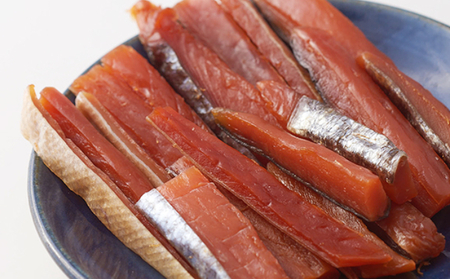 鮭とば スモーク仕立て めじか鮭の燻製 オホーツク枝幸産 鮭とば【500g(250g×2)】