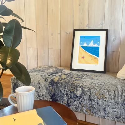 ふるさと納税 茅ヶ崎市 湘南・茅ヶ崎で描く、海を感じるイラストアート『ジークレーアートフレーム　SL-05』(小:八つ切) |  | 01