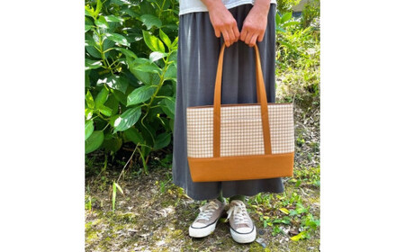 【AKIRAオリジナル】 中型スリムトートバッグ 黒×ライトベージュ帆布 （軽量 軽い 日本製 キャンバス 帆布 横型 肩掛け 通勤 通学 大容量 上質 カジュアル オシャレ レディース）