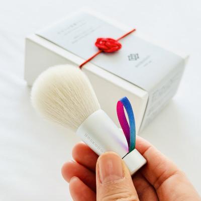 ふるさと納税 熊野町 熊野化粧筆　やわらか洗顔ブラシ(レインボー紐)　熊野筆ほうこどう |  | 02