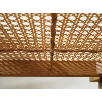 【UMEBACHI FURNITURE】 ラタンのイージーチェア　国産クリ材　籐張 【申込後生産】【1455864】