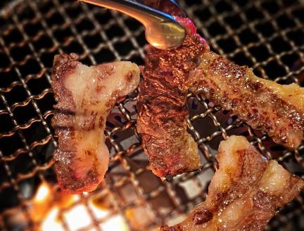 訳あり 京都産黒毛和牛 焼肉 カルビ 切り落とし 900g(通常750g+150g) 京の肉 ひら山 厳選 《緊急支援 和牛 牛肉 国産 冷凍 ふるさと納税牛肉》