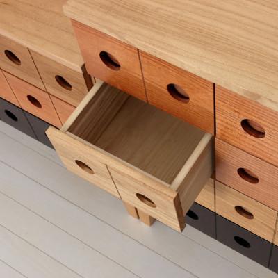 ふるさと納税 海南市 天然木 脚付きチェスト 幅62×奥行28×高さ77cm AKU1045062 |  | 03