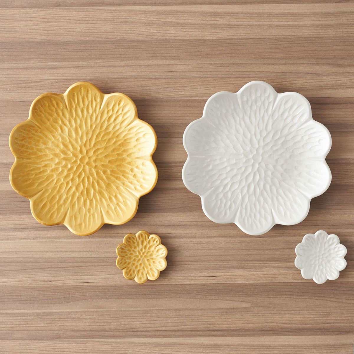 【ふるさと納税】有田焼 flower plate 野菊/金銀彩（銘々皿・豆皿 計4ヶセット）深海三龍堂 食器 おしゃれ お皿 プレート 取り皿 ケーキ皿 パン皿 ay018