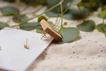 「木のアクセサリー」ケヤキ・真鍮のピアス 14KGF TR-9-1 徳島 那賀 木 天然木 木製 ケヤキ アクセサリー ピアス ジュエリー シンプル 上品 大人 エレガント かわいい おしゃれ オフィ