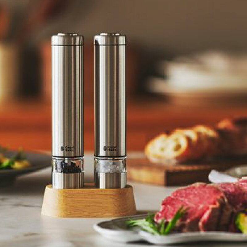 【ふるさと納税】 〈Russell Hobbs〉 電動ミル ソルト&ペッパー 2本セット ミニ 電動ペッパーミル シルバー ラッセルホブス 電動ミル 岩塩 胡椒 こしょう 軽量 キッチン 家電 塩 ソルト ペッパー ハンディ コンパクト オシャレ 東京都 渋谷区 都内 渋谷 送料無料