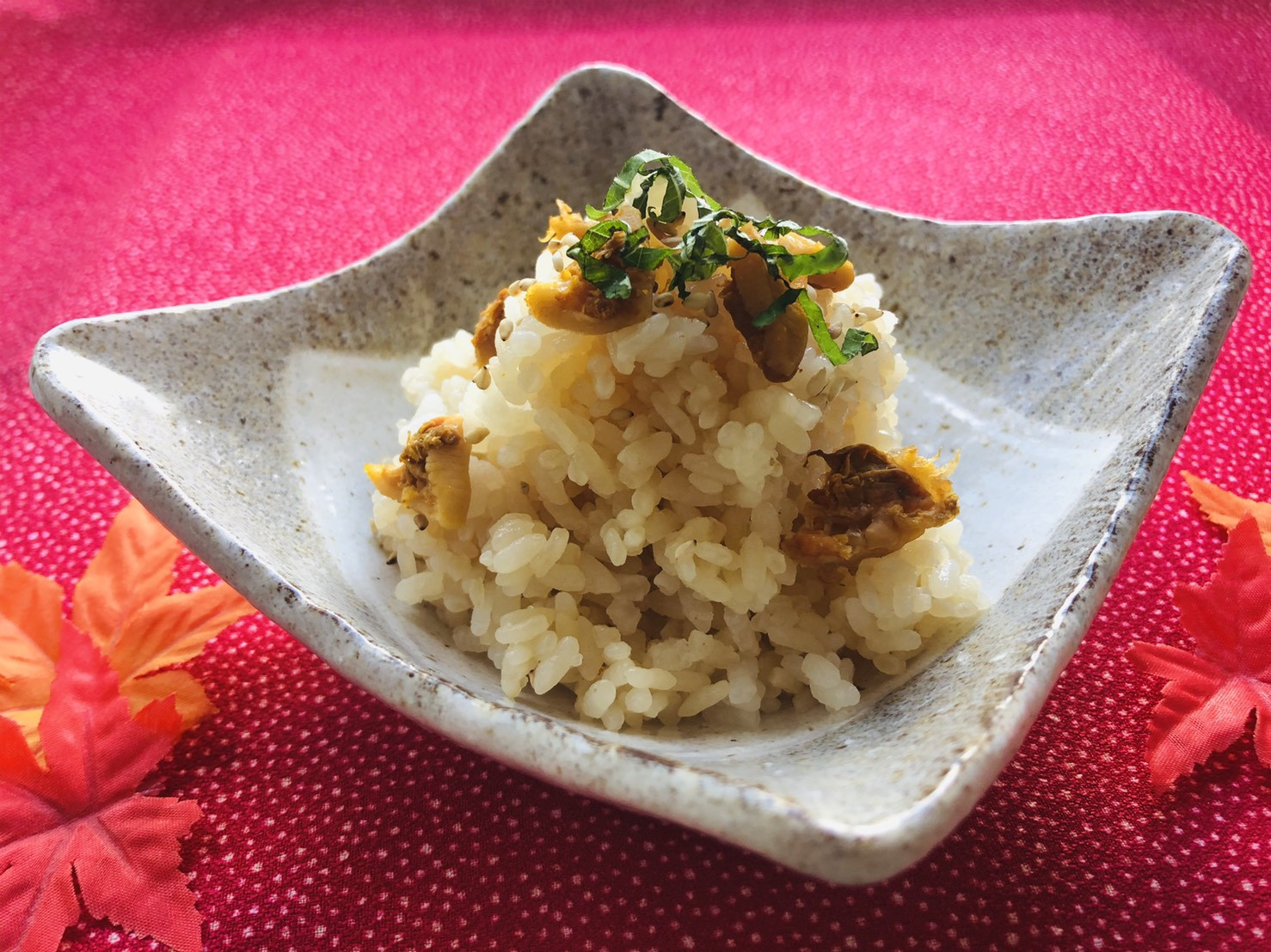 洋野町種市産の天然ホヤと炊き立てのご飯を混ぜ合わせた美味しい「ほや御飯」です