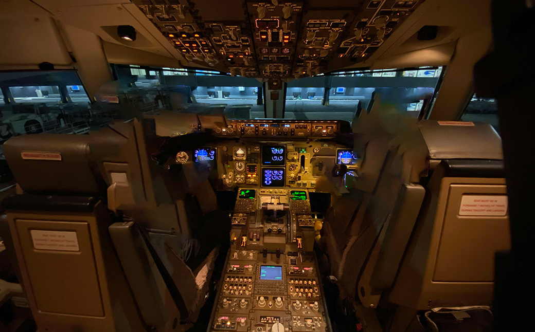 JAL スタッフがご案内！阿蘇くまもと空港 夜の飛行機 見学会 2026 【2026年4月発送予定】