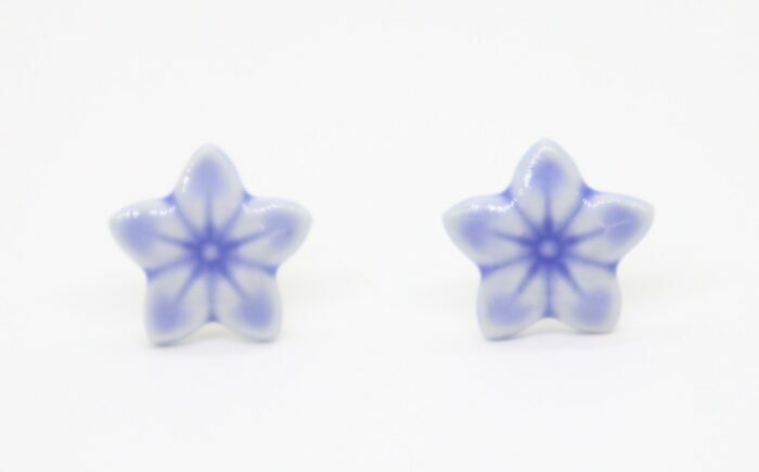
                  【美濃焼】 ききょう ピアス 青色 瑞浪市 / TILEmade タイル アクセサリー ハンドメイド [AZCD016]
                