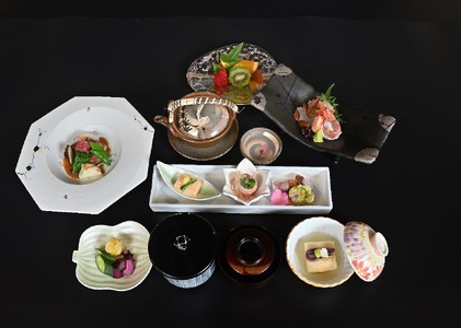 修善寺絆+ 会席料理を気軽に楽しむ 本館ライト会席プラン 1頭2名様ご宿泊券(お食事時ウェルカムドリンク付き)